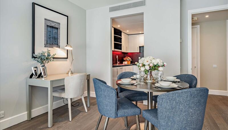2 bed property in Westferry Circus, London